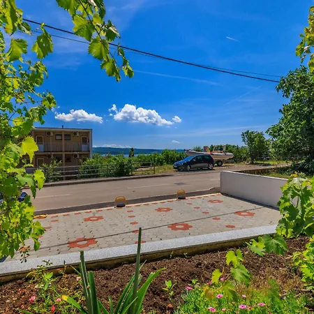 Mariposa Apartament *